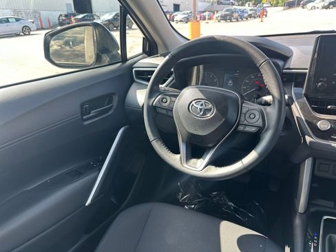 Used 2025 Toyota Corolla Cross LE image 33