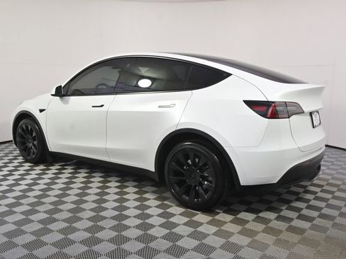 Used 2023 Tesla Model Y Long Range image 3