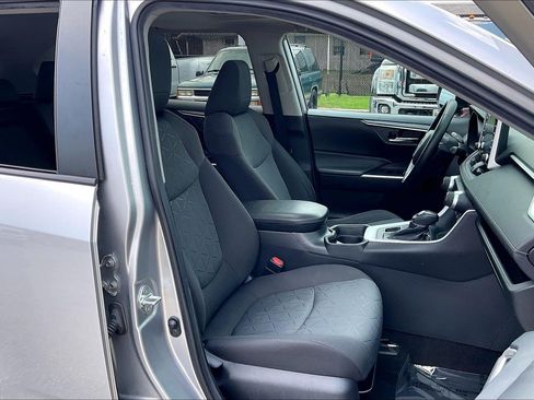 Used 2020 Toyota RAV4 XLE w/ Convenience Package AWD/4WD image 9