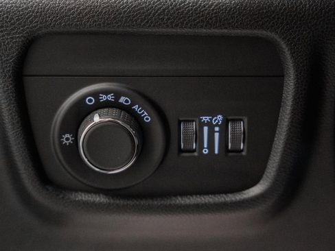 New 2025 Jeep Grand Cherokee Altitude image 39