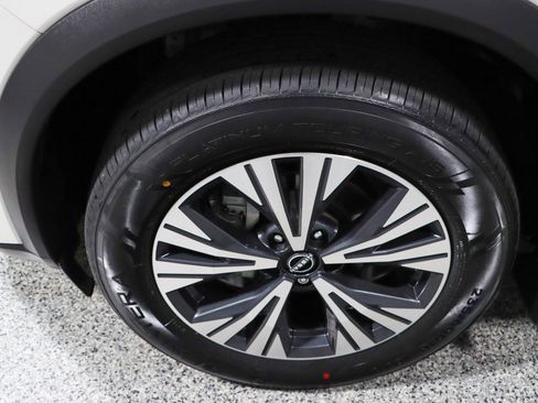 Used 2023 Nissan Rogue SV w/ SV Premium B Package FWD image 11