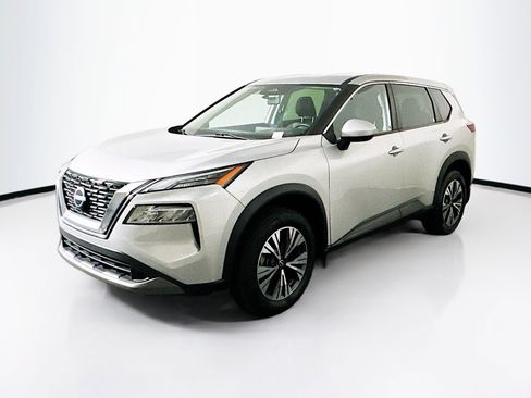 Used 2023 Nissan Rogue SV image 3