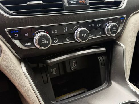 Used 2018 Honda Accord Touring image 22