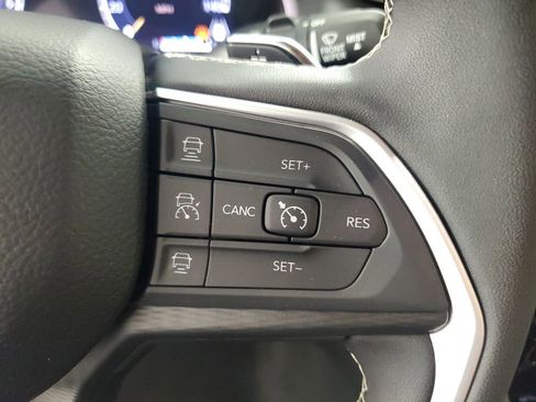 Used 2025 Jeep Grand Cherokee Laredo X image 24