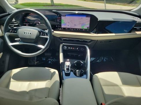 Certified 2025 Audi Q5 Premium w/ Convenience Package AWD/4WD image 2