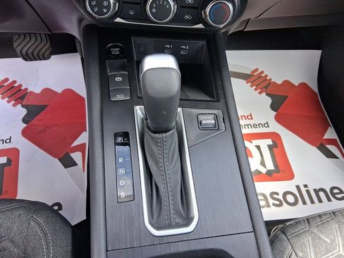Used 2025 Nissan Kicks SV w/ Charging Package FWD image 21