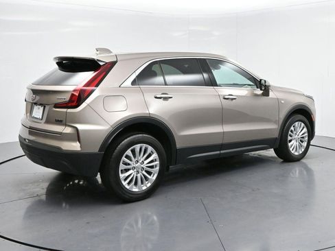 Certified 2024 Cadillac XT4 Luxury w/ Cold Weather Package FWD image 7