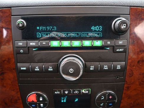 Used 2011 Chevrolet Suburban LT image 4