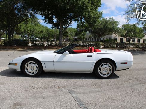 Used 1995 Chevrolet Corvette Convertible RWD image 18