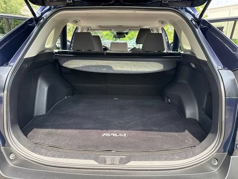Used 2019 Toyota RAV4 XLE w/ Carpet Mat Package AWD/4WD image 32