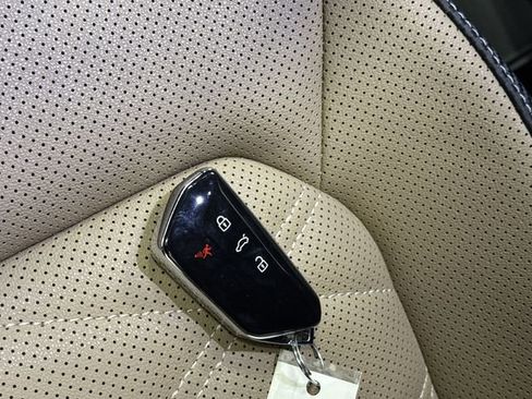 Used 2025 Volkswagen Atlas Cross Sport SE FWD image 24