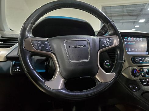 Used 2018 GMC Yukon Denali w/ Open Road Package RWD image 32