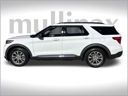 Certified 2021 Ford Explorer XLT w/ Equipment Group 202A image 10