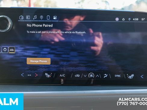 Used 2024 Chevrolet Traverse LT image 39