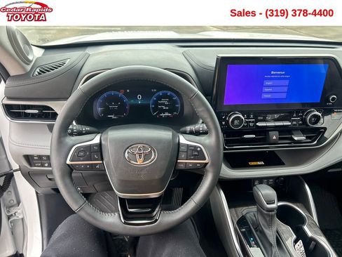 Used 2023 Toyota Highlander Limited image 15