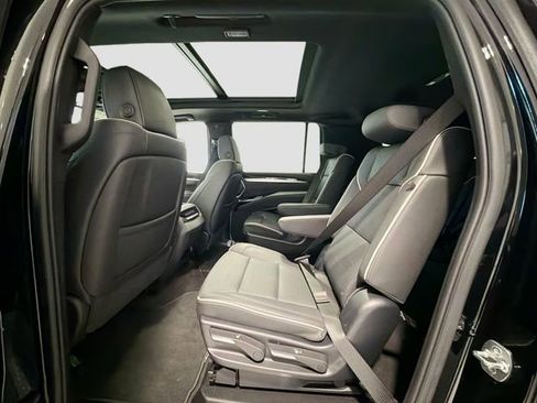 Used 2025 Cadillac Escalade ESV Premium Luxury AWD/4WD image 23