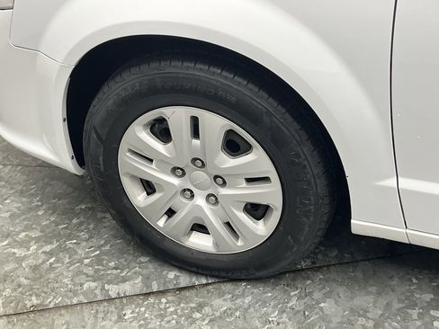 Used 2020 Dodge Grand Caravan SE w/ Rear Park Assist Package image 24