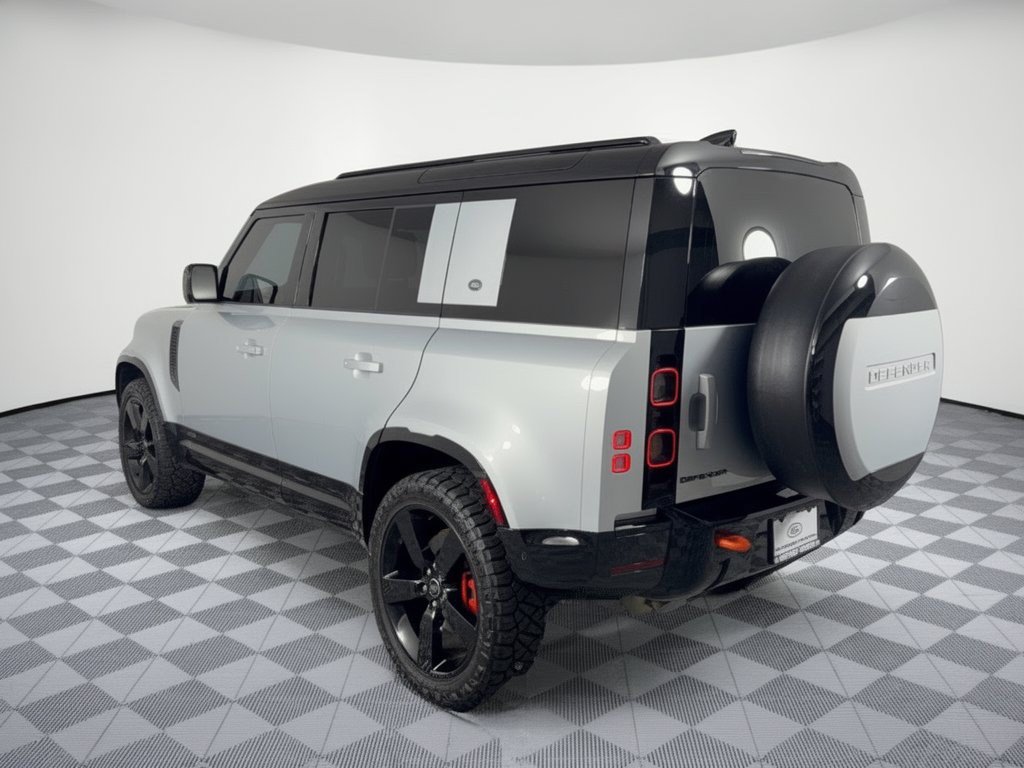 Used 2024 Land Rover Defender 110 X AWD/4WD image 3