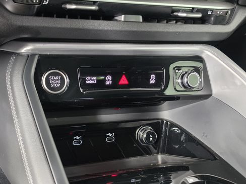 Used 2025 Audi Q5 Premium w/ Convenience Package AWD/4WD image 15