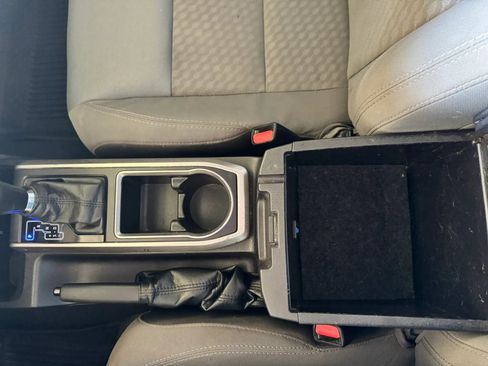 Used 2022 Toyota Tacoma SR5 RWD image 16