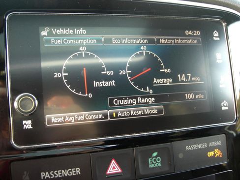 Used 2018 Mitsubishi Outlander LE image 3