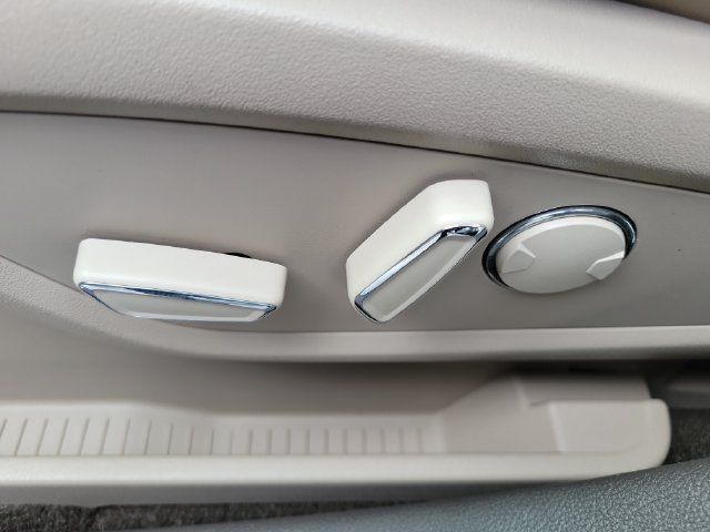Used 2023 Lincoln Nautilus Reserve AWD/4WD image 7