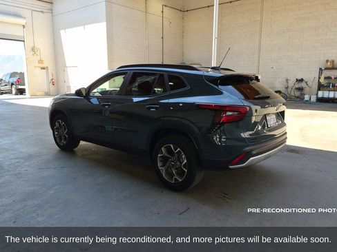 Used 2026 Chevrolet Trax LT w/ Sunroof Package FWD image 8