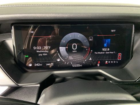 Used 2025 GMC Acadia Elevation image 10