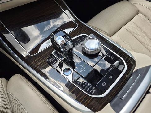 Used 2021 BMW X7 xDrive40i w/ M Sport Package AWD/4WD image 13