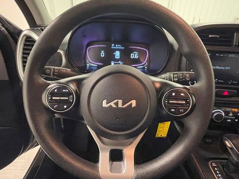 Used 2023 Kia Soul LX image 28