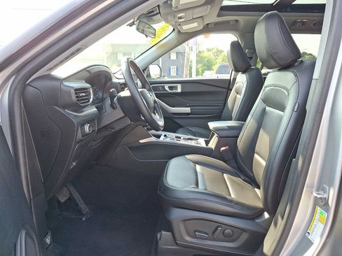 Certified 2023 Ford Explorer XLT w/ Equipment Group 202A AWD/4WD image 13