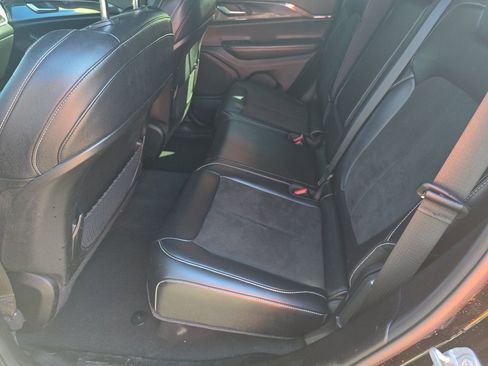 Certified 2023 Jeep Grand Cherokee Altitude image 11