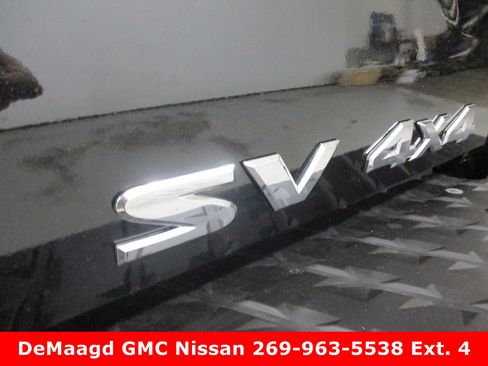 Used 2017 Nissan Titan SV image 6