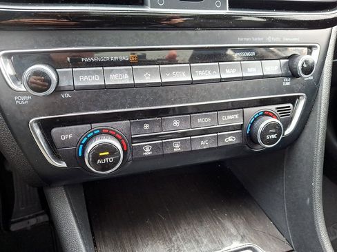 Certified 2019 Kia Optima EX w/ EX Premium Package image 16