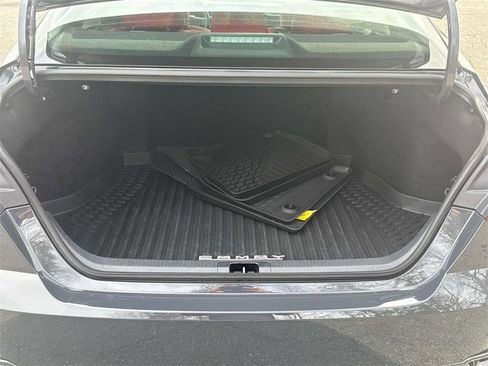 Used 2025 Toyota Camry XLE image 29