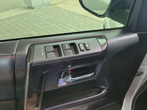 Used 2018 Toyota 4Runner TRD Off-Road Premium image 11