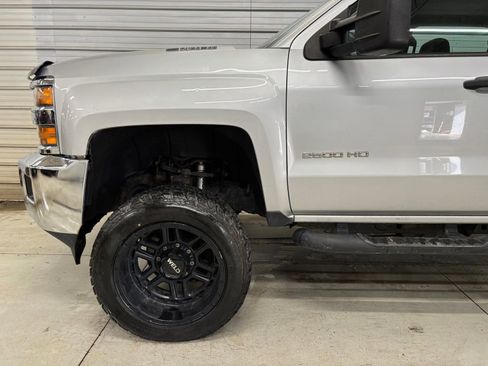 Used 2019 Chevrolet Silverado 2500 W/T AWD/4WD image 4