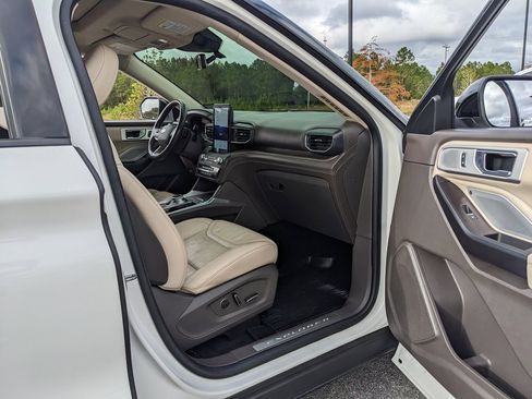 Used 2020 Ford Explorer Platinum w/ Premium Technology Package image 39