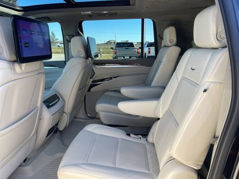 Used 2025 Cadillac Escalade ESV Sport Platinum image 17