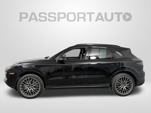 Used 2022 Porsche Cayenne Platinum Edition AWD/4WD image 2
