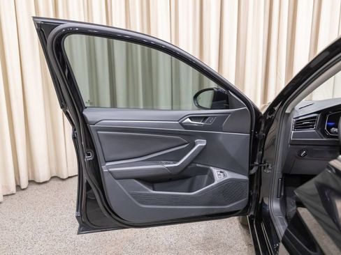 Used 2024 Volkswagen Jetta SE w/ Panoramic Sunroof Package FWD image 8