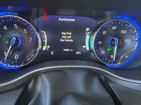 Used 2022 Chrysler Pacifica Touring-L FWD image 10