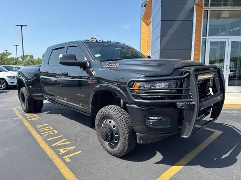 Used 2022 RAM 3500 Limited AWD/4WD image 2