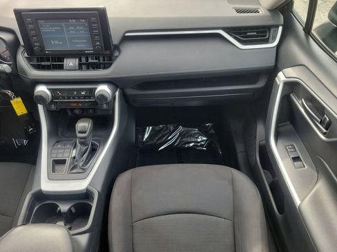 Used 2021 Toyota RAV4 LE image 13