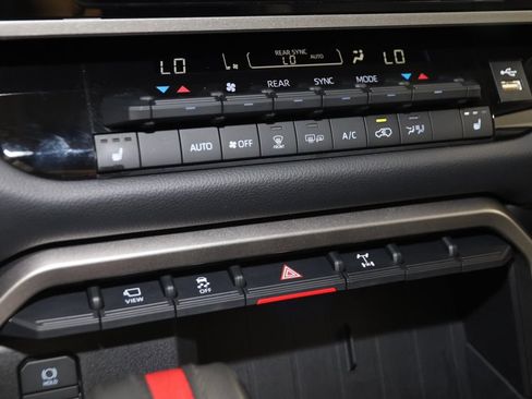 Used 2024 Toyota Sequoia Limited image 35