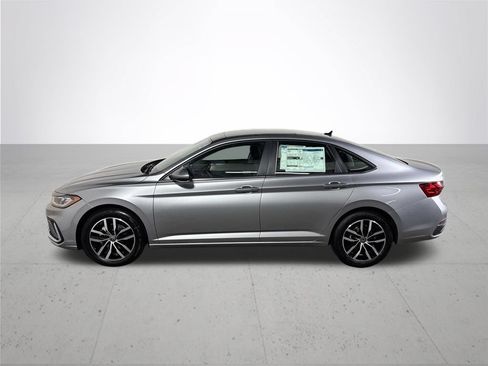 New 2026 Volkswagen Jetta SE FWD image 9