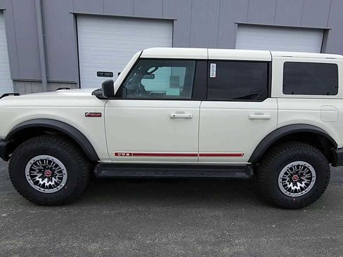 New 2026 Ford Bronco Outer Banks w/ Sasquatch Package image 5