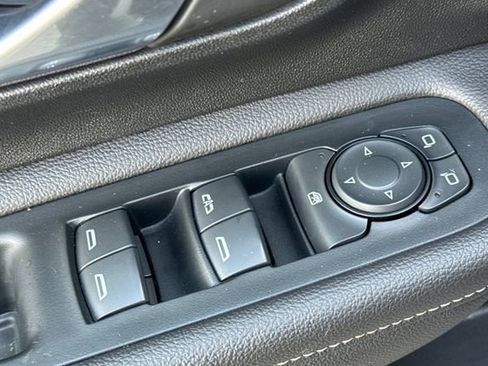 Used 2022 GMC Terrain SLE image 12