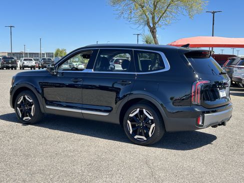 Certified 2024 Kia Telluride EX w/ EX Captain's Chair Package image 4