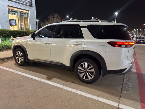 Certified 2023 Nissan Pathfinder SL w/ Black Appearance Package image 3